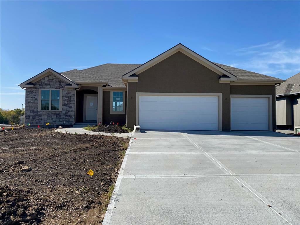 Property Photo: 18914 Longview Road KS 66083