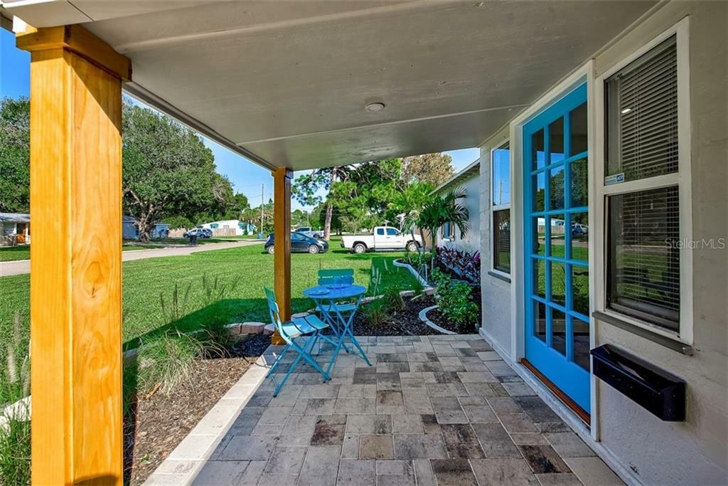 Property Photo:  1548 Canterbury Road N  FL 33710 