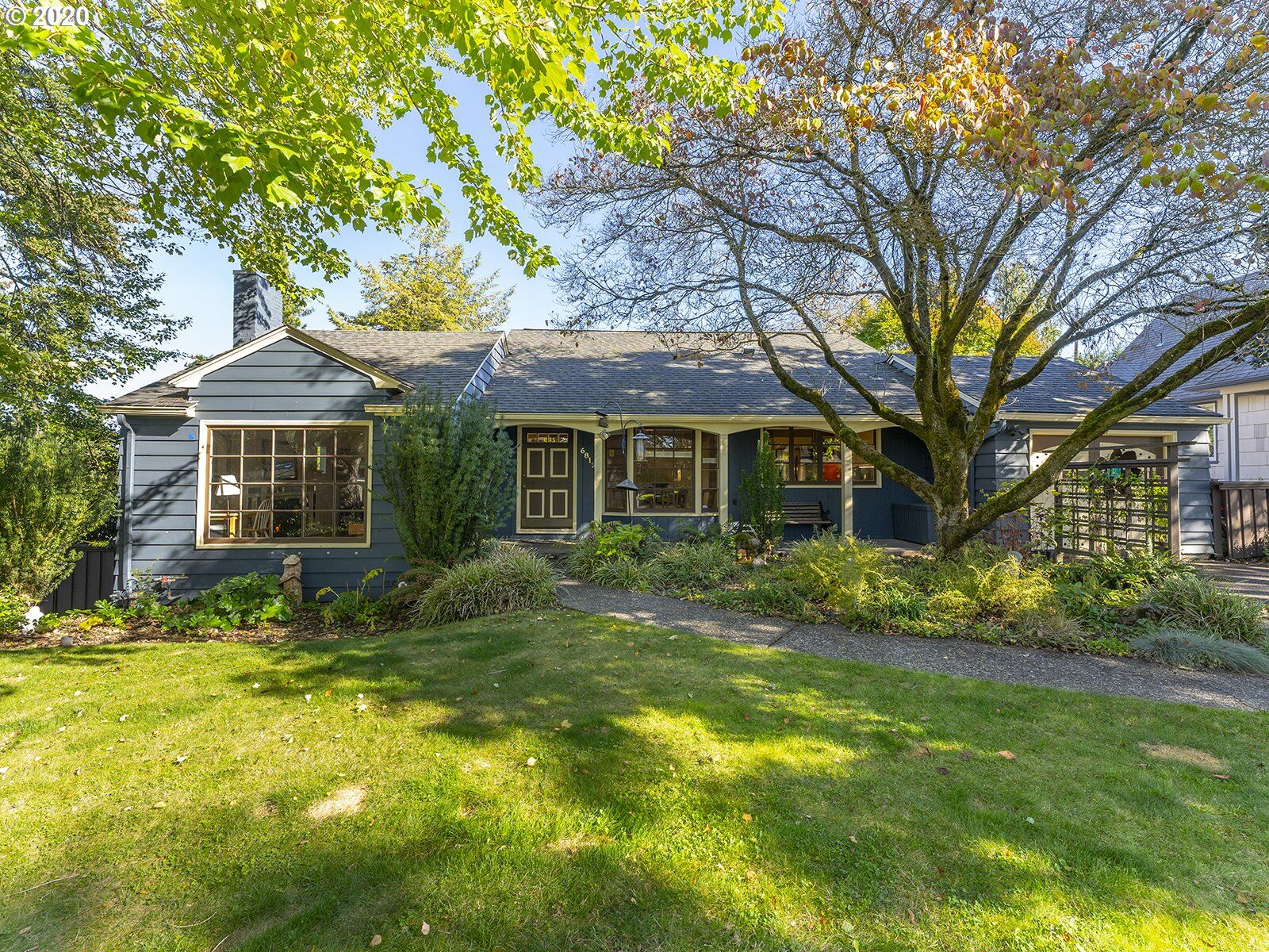 Property Photo:  6812 SW 10th Ave  OR 97219 