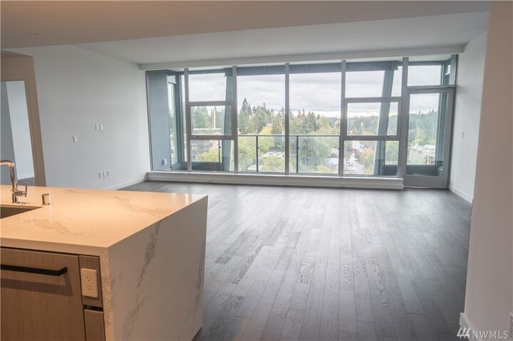 Property Photo: 188 Bellevue Wy NE 906 WA 98004