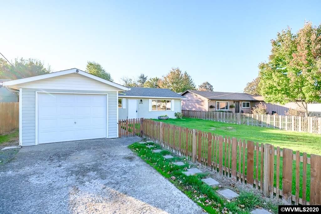 Property Photo: 855 N 4th St OR 97325