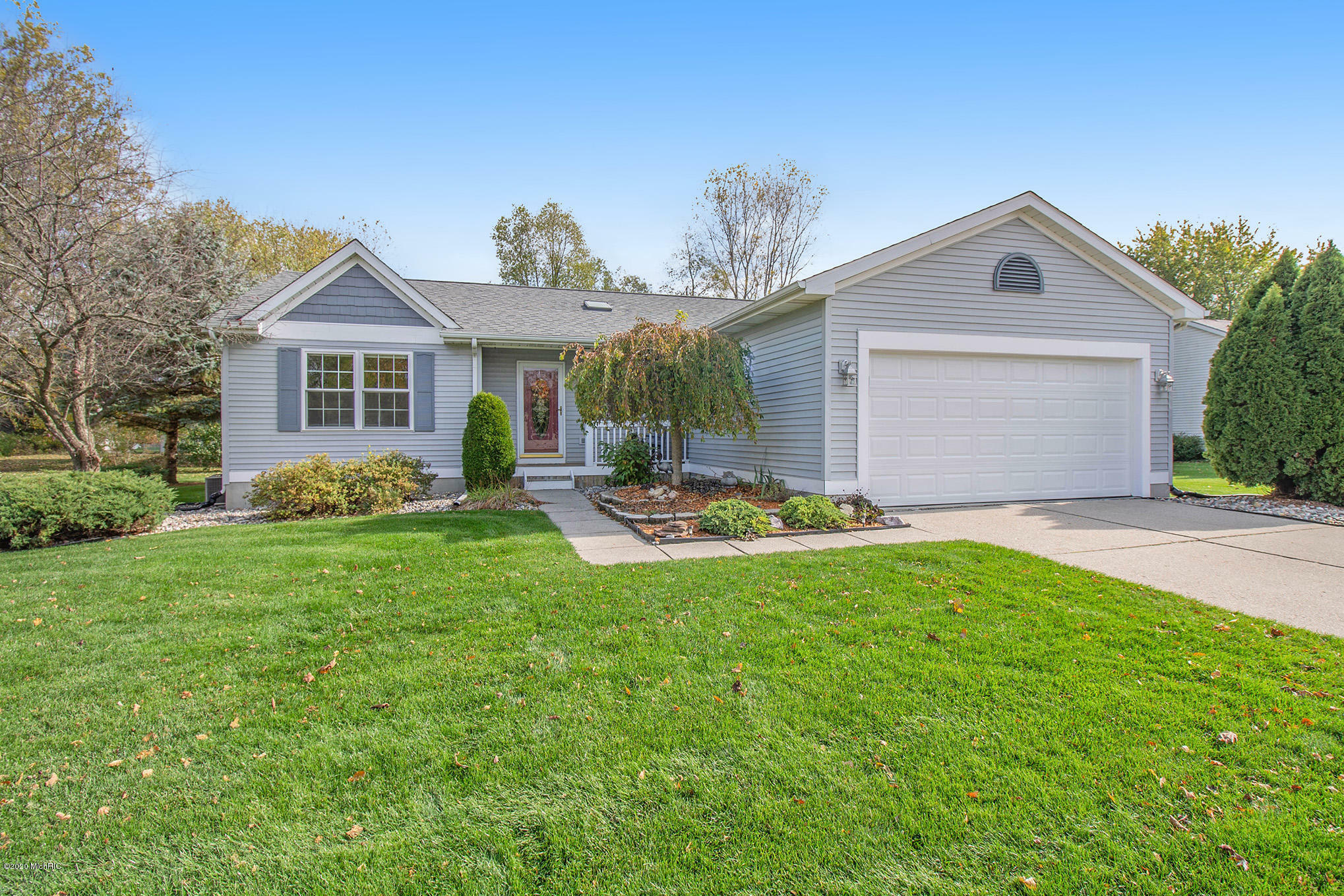 Property Photo:  2480 Featherstone Drive  MI 48911 