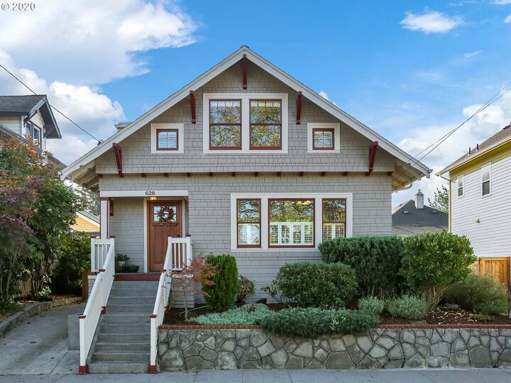 628 NE Roselawn St  Portland OR 97211 photo