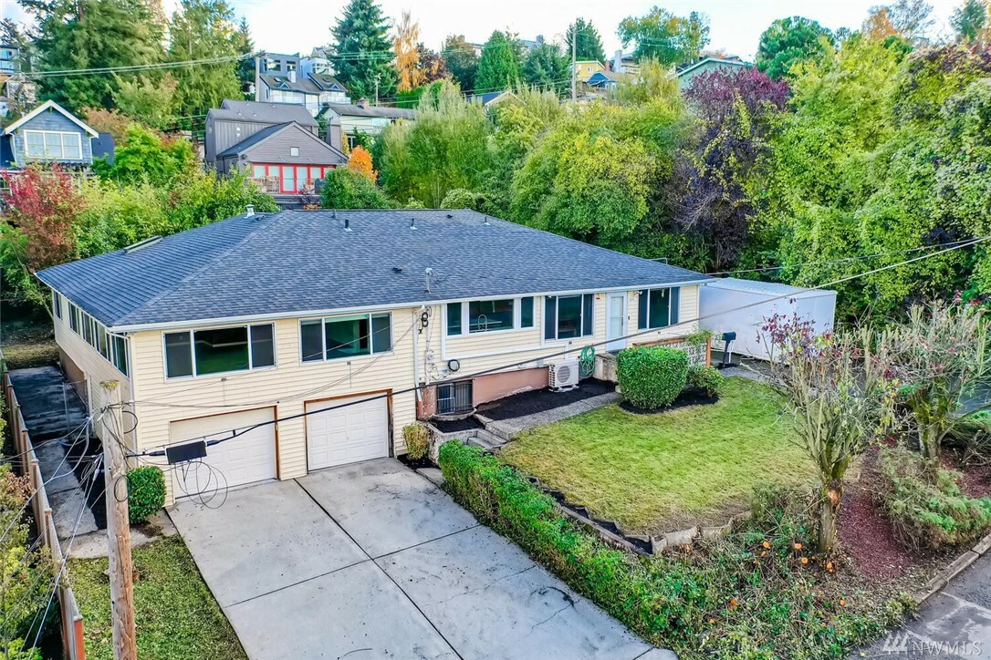 Property Photo: 1510 Bradner Place S WA 98144
