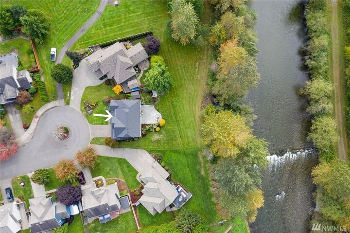 Property Photo: 115 SE 10th St WA 98045