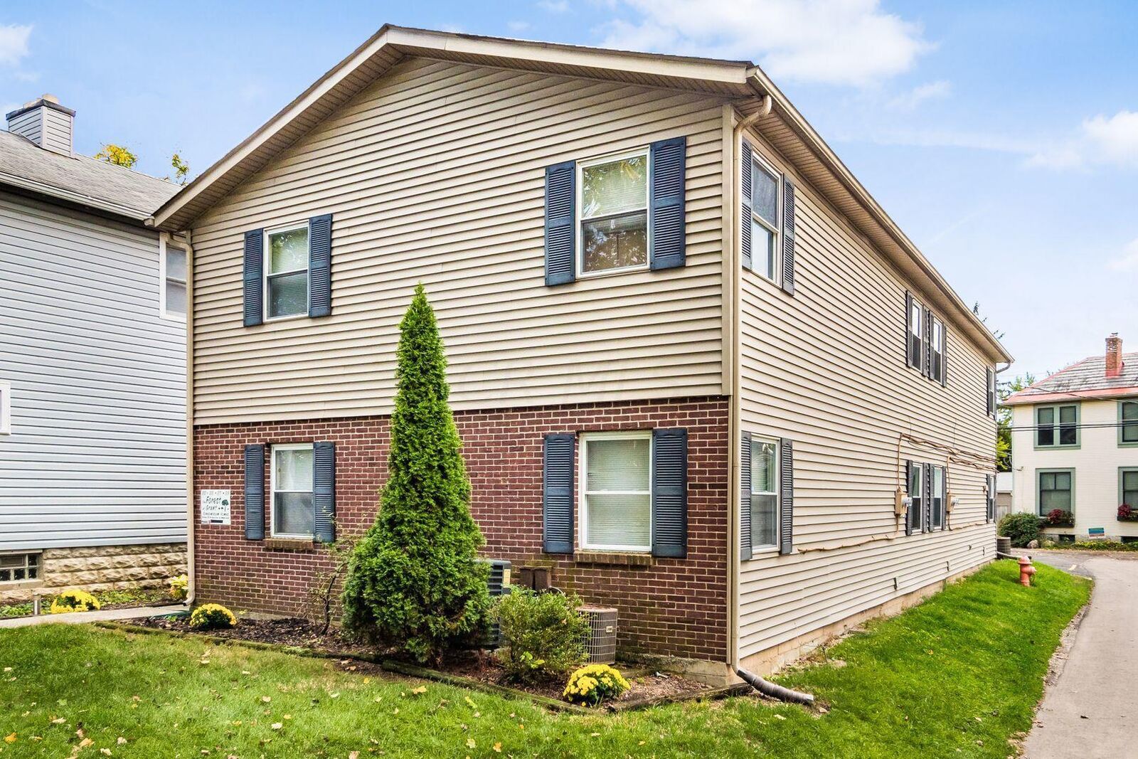 Property Photo: 313-319 Forest Street OH 43206