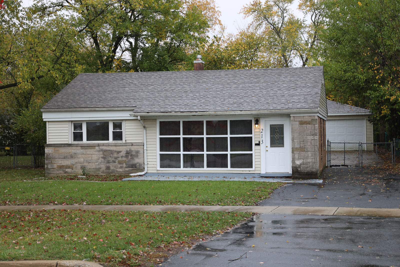 Property Photo: 213 Sauk Trail IL 60466