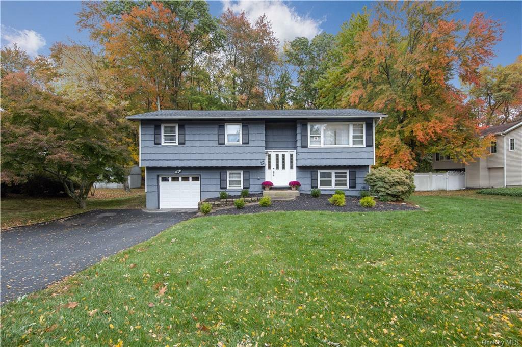 Property Photo:  38 Woodlake Drive  NY 10984 