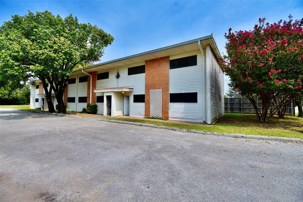 Property Photo:  401 Betchan Street  TX 75065 