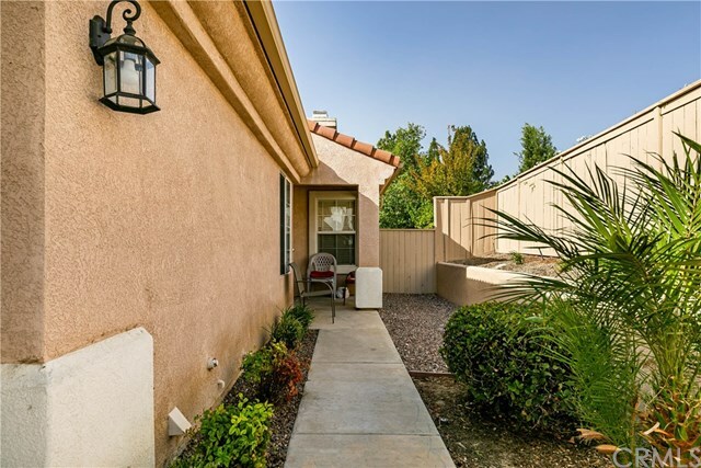 Property Photo:  40633 Corte Albara  CA 92562 