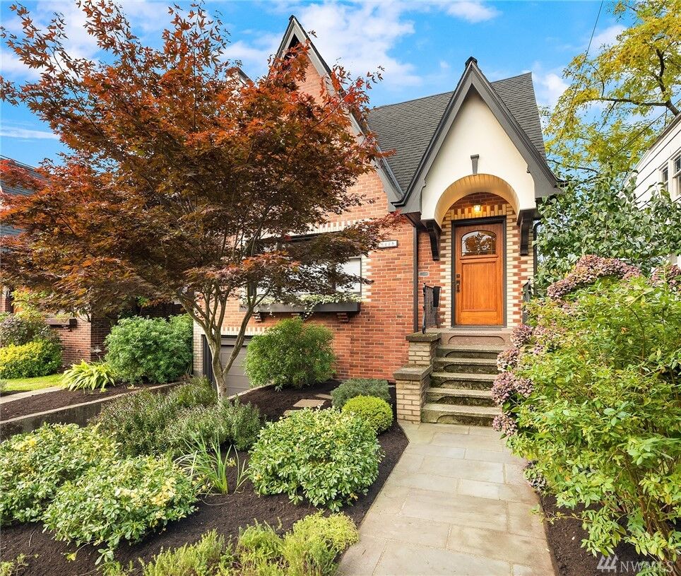 Property Photo:  6225 31st Ave NE  WA 98115 