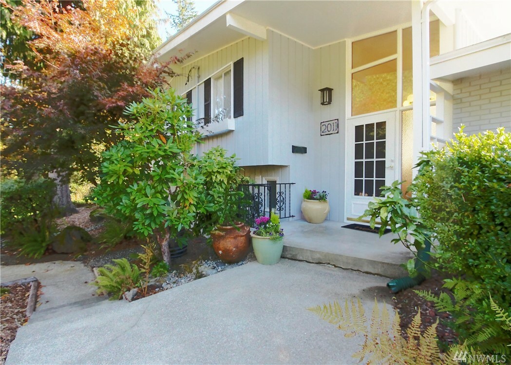 Property Photo:  2011 Forest Hill Dr SE  WA 98501 