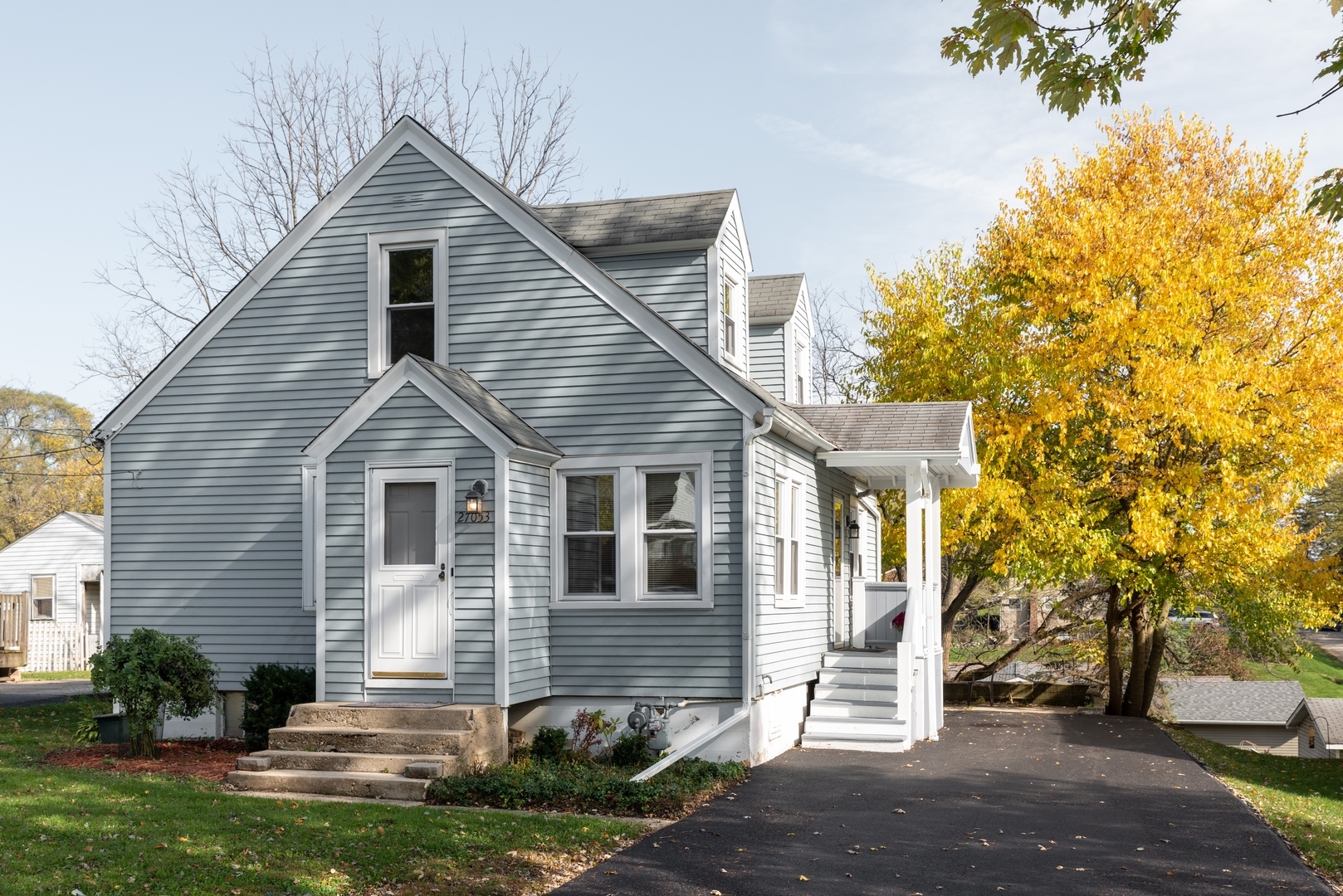 Property Photo:  27053 N Ridge Street  IL 60084 