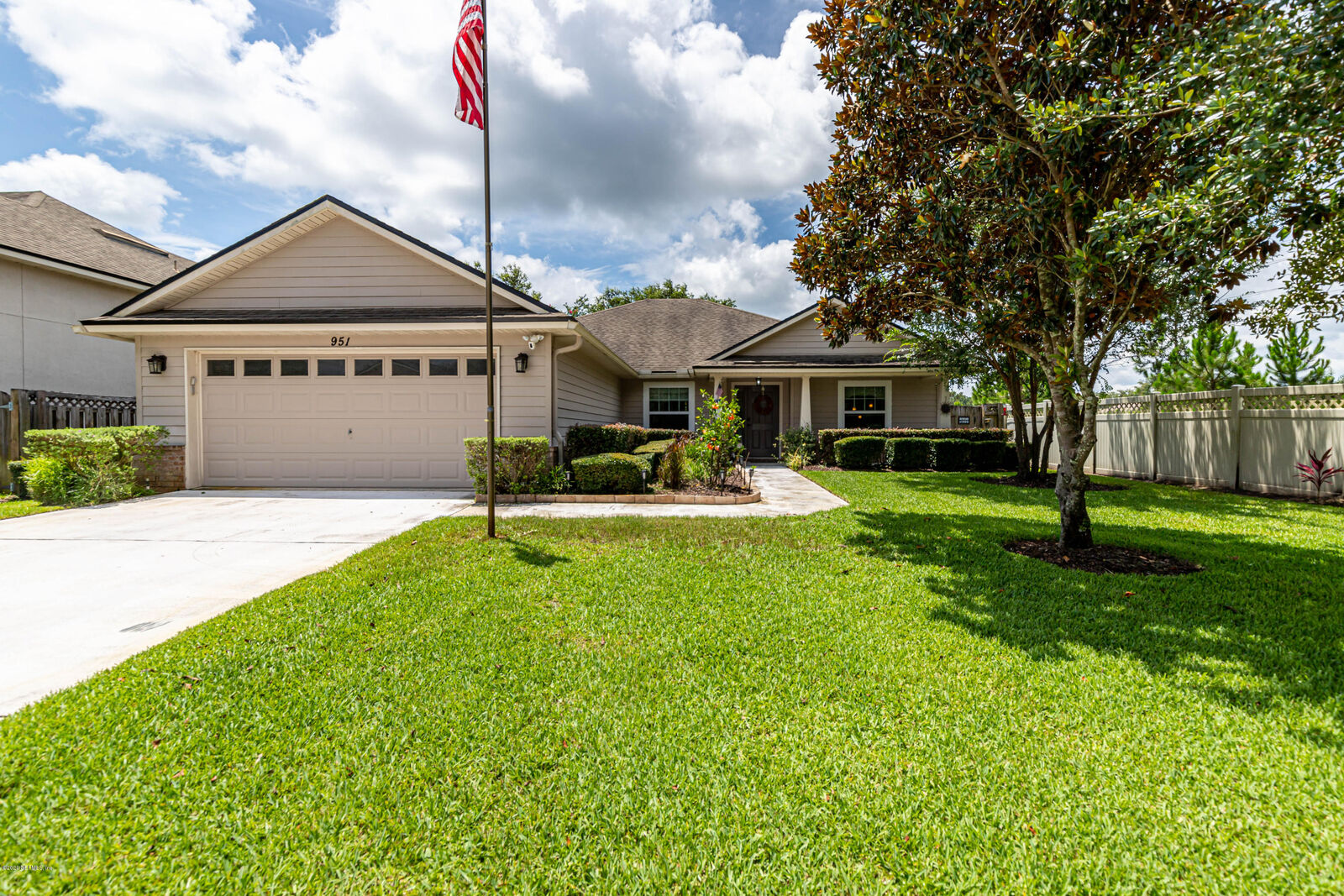 Property Photo:  951 Silver Spring Court  FL 32092 