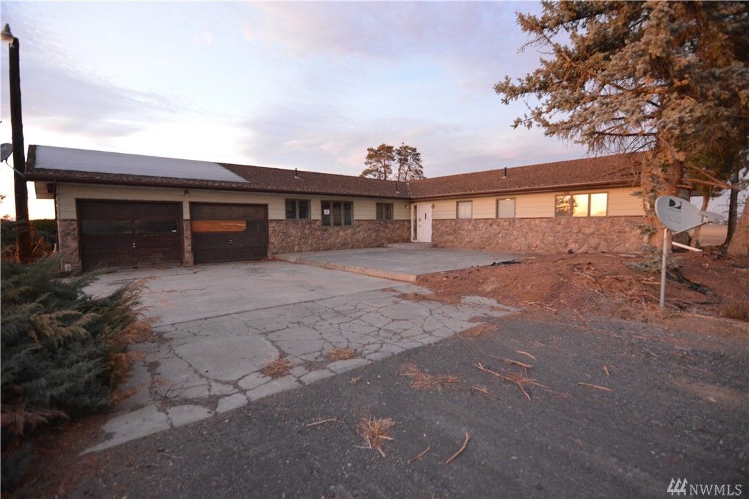 Property Photo:  15502 NW Rd 7  WA 98848 