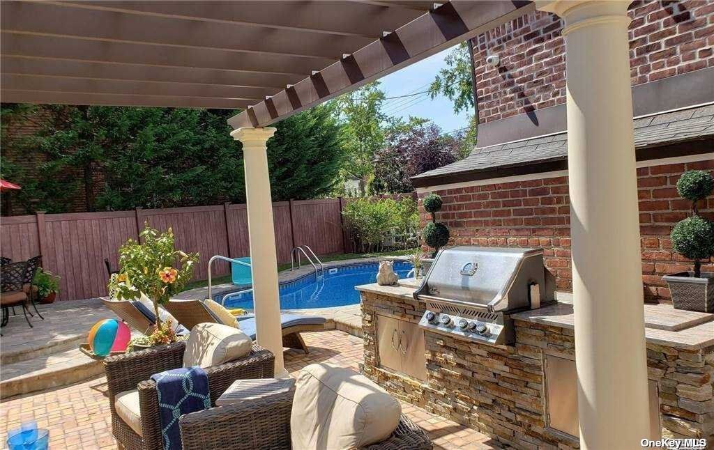 Property Photo: 163-04 Cryders Lane NY 11357