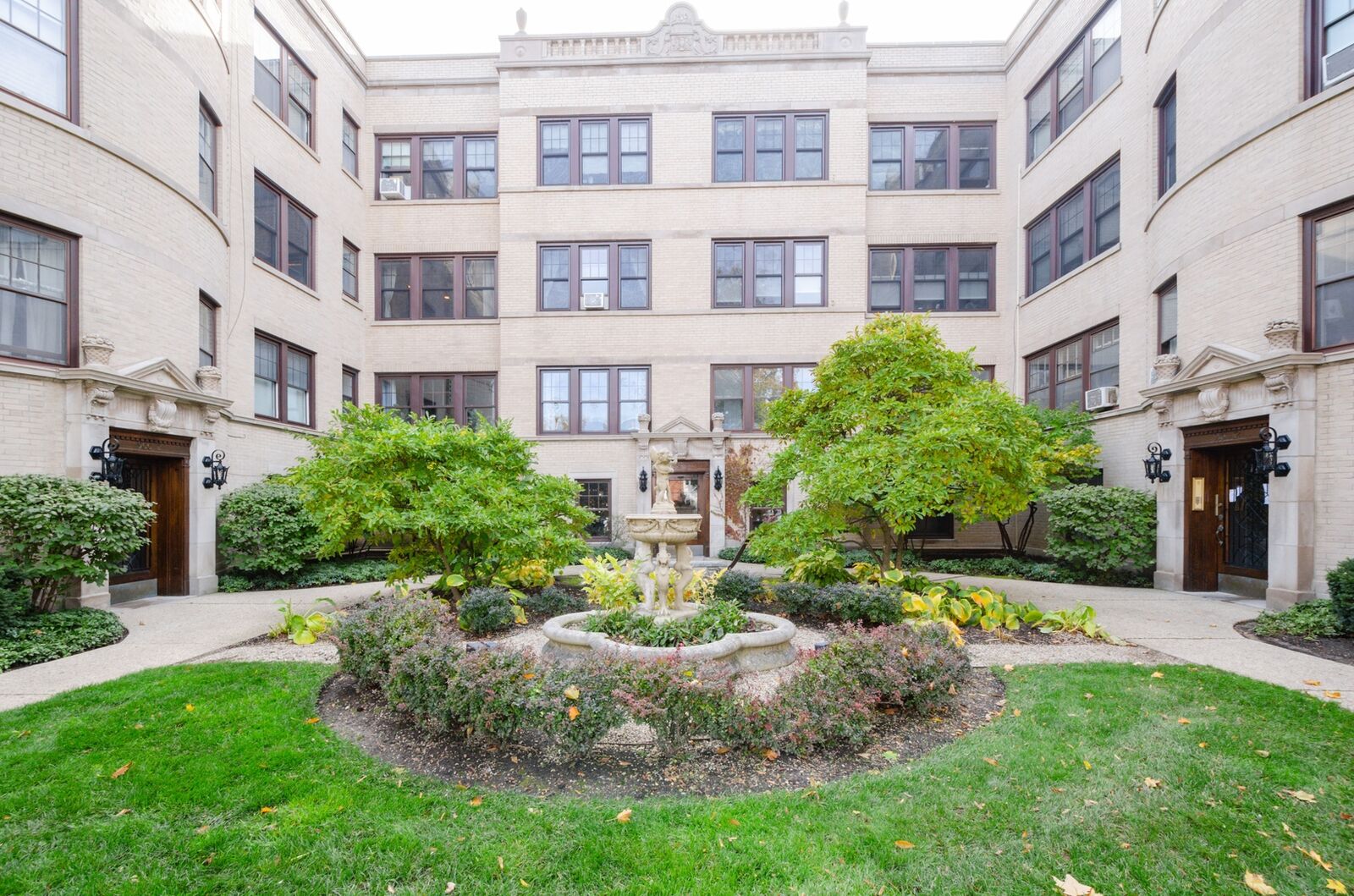 Property Photo: 906 Greenwood Street 2E IL 60201