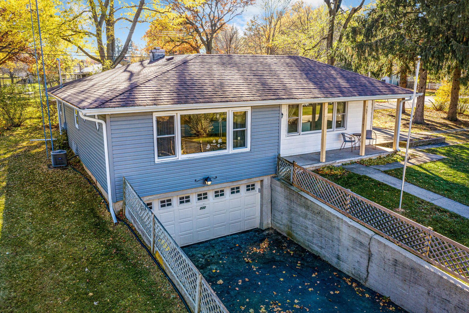 Property Photo: 737 Georgeann Court IL 60152