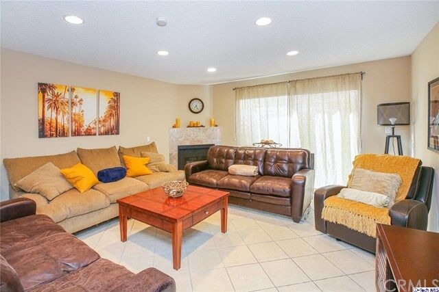 Property Photo:  635 E Angeleno Avenue D  CA 91501 