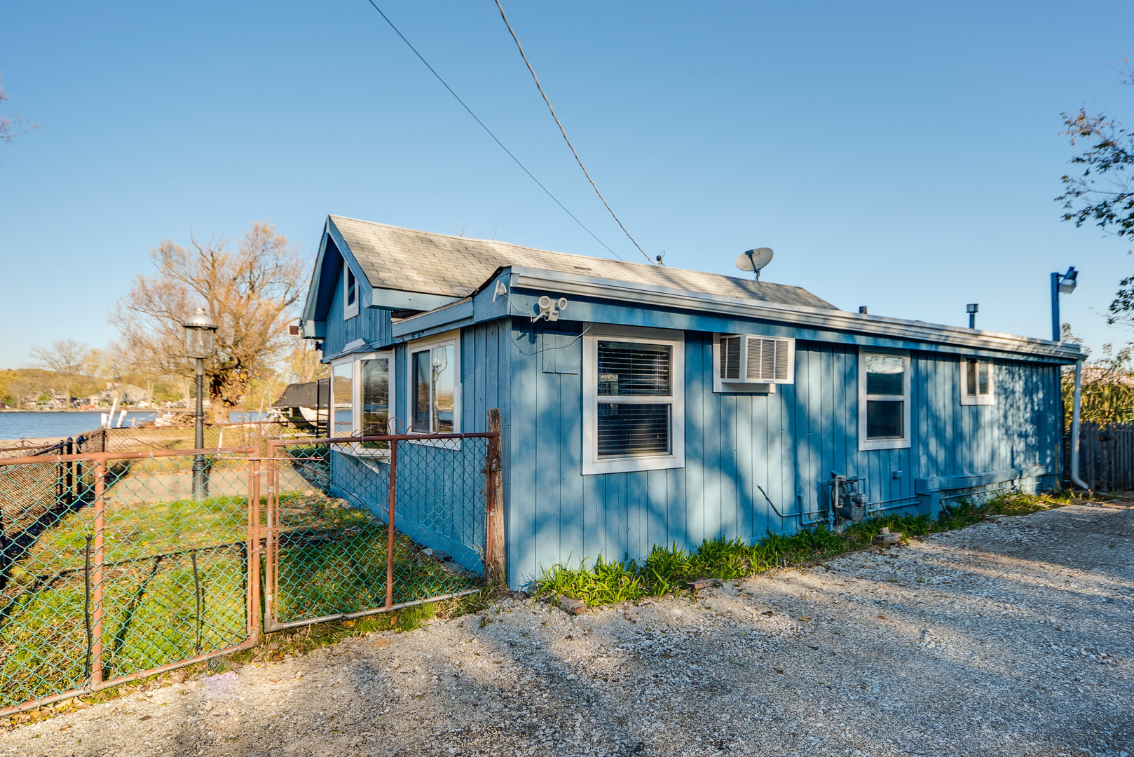 Property Photo: 402 Lakeland Avenue IL 60020