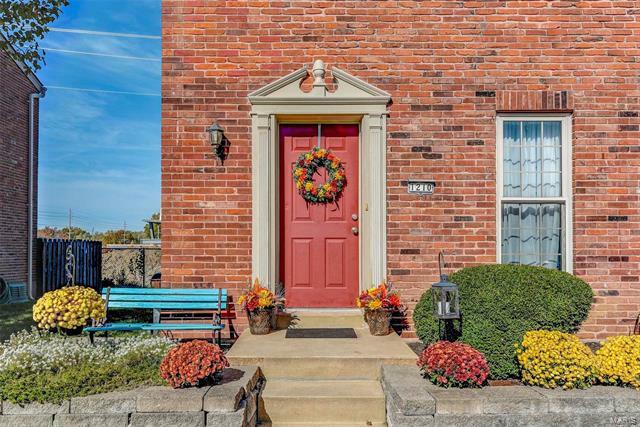 Property Photo: 1210 Clarkson Ct 63011