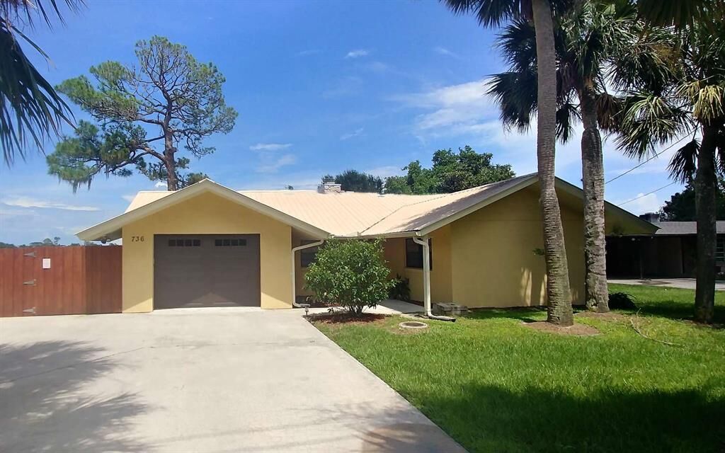 Property Photo: 736 Memorial Drive FL 33870