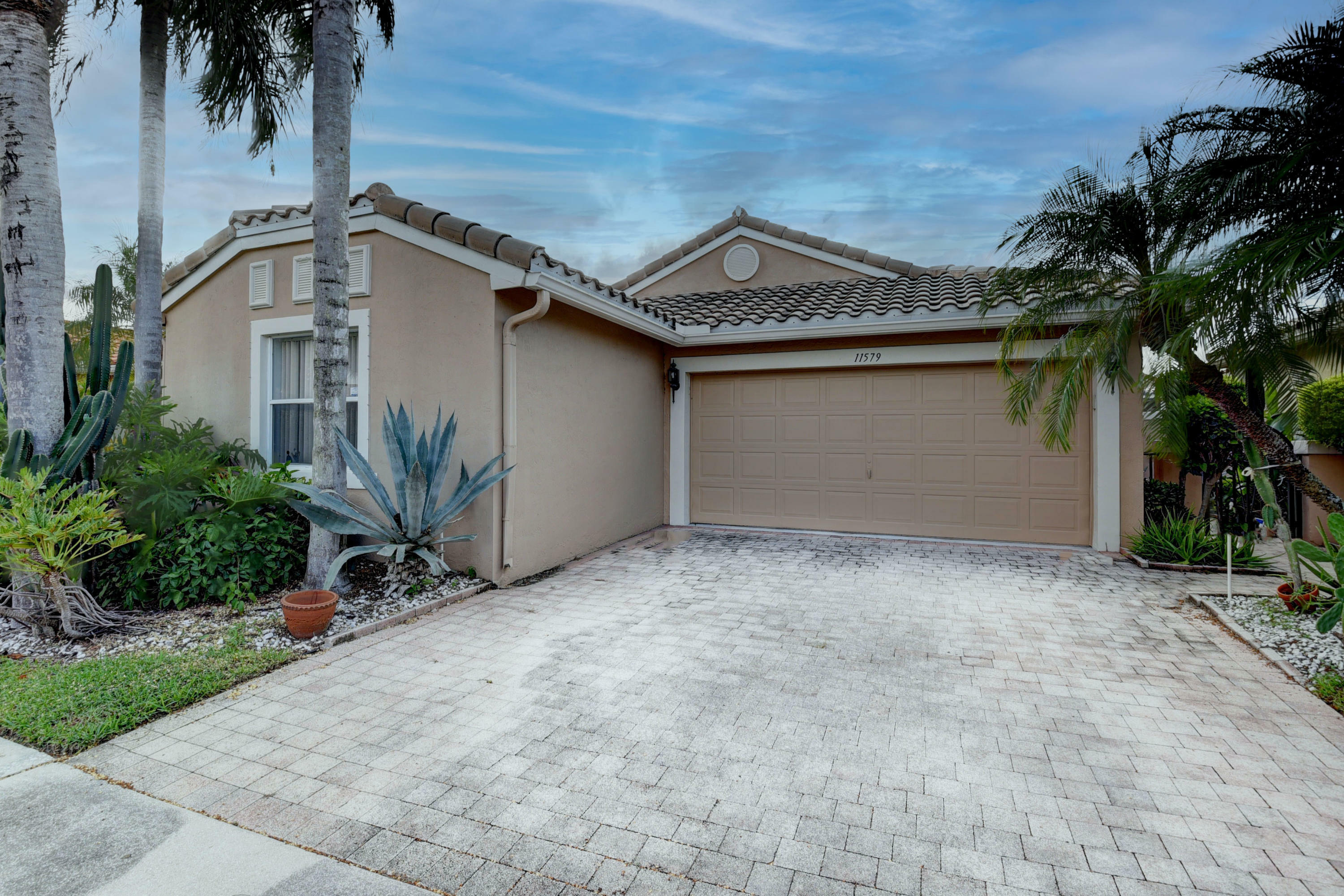 Property Photo:  11579 Colonnade Drive  FL 33437 