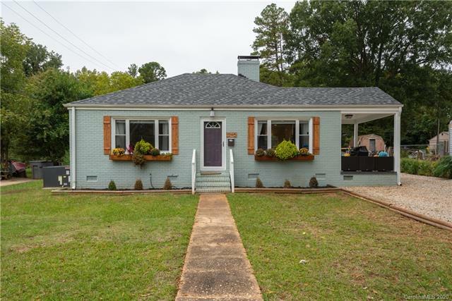 Property Photo: 1240 Skyview Road NC 28208