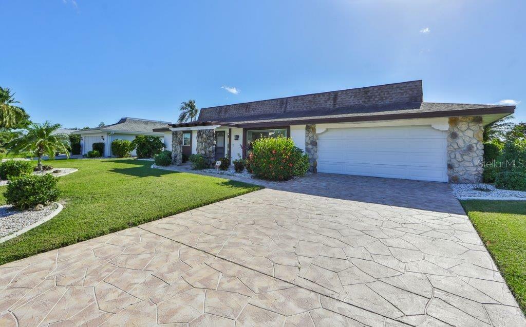 Property Photo:  1606 New Bedford Drive  FL 33573 