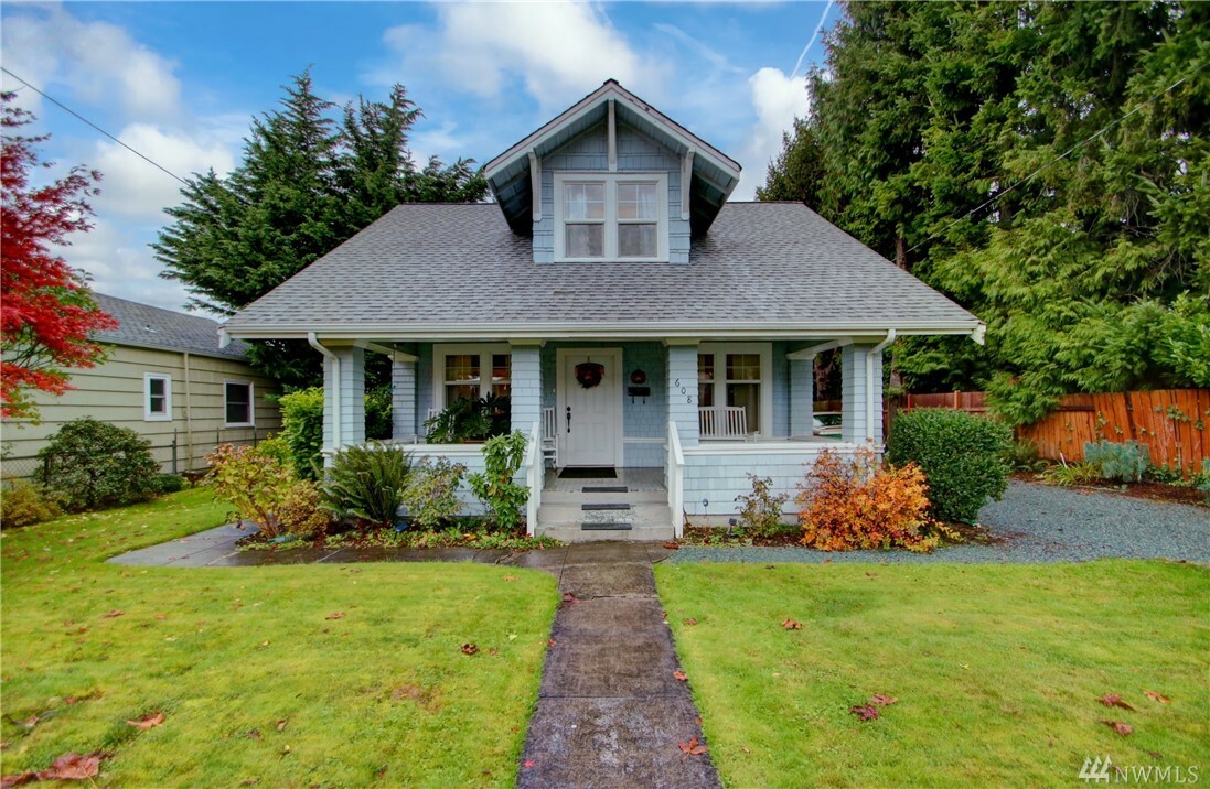 Property Photo:  608 Reed St  WA 98284 