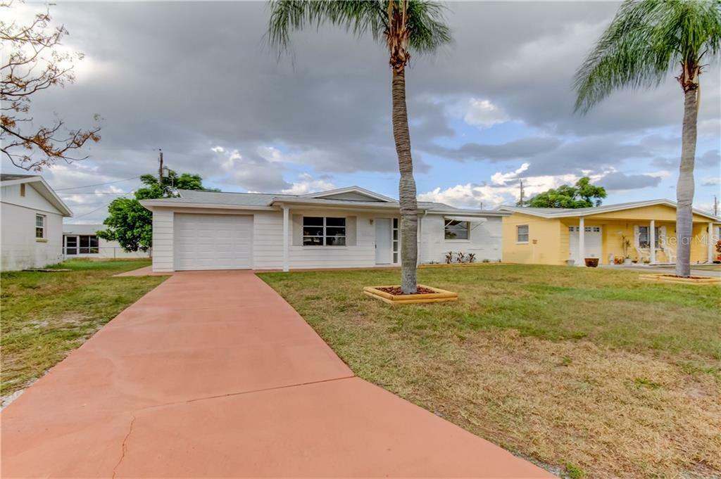 Property Photo:  4031 Scarlet Maple Drive  FL 34691 