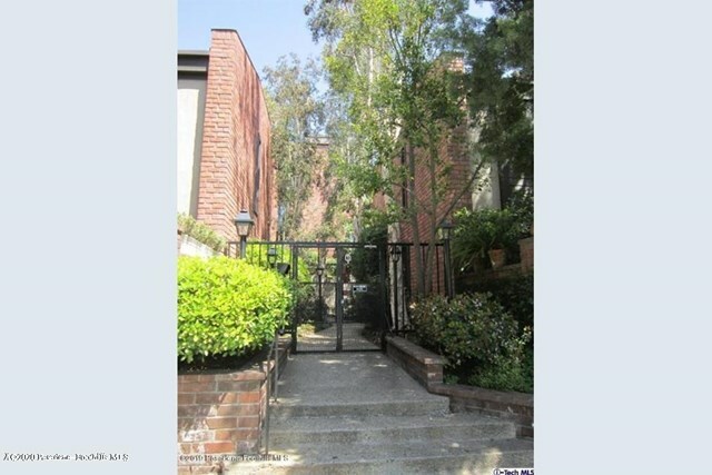 Property Photo:  700 S Lake Avenue 216  CA 91106 