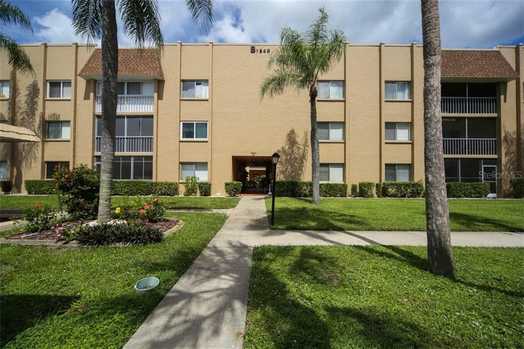 Property Photo:  1540 E Glen Oaks Drive B322  FL 34232 