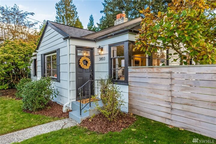 Property Photo: 3803 NE 89th St WA 98115