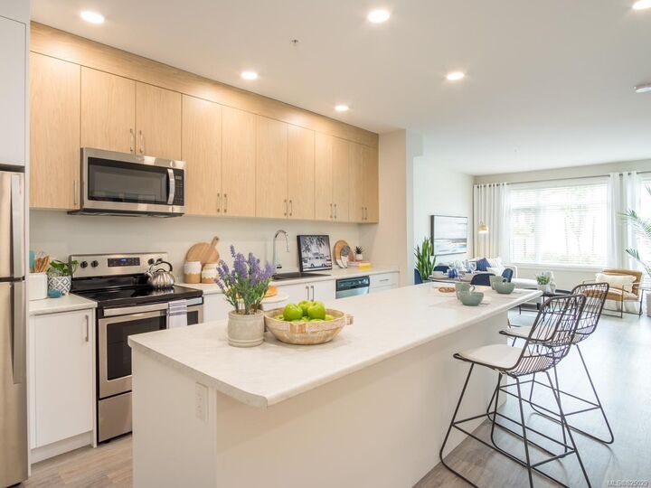 Property Photo: 6540 Metral Dr 108 BC V9T 2L8