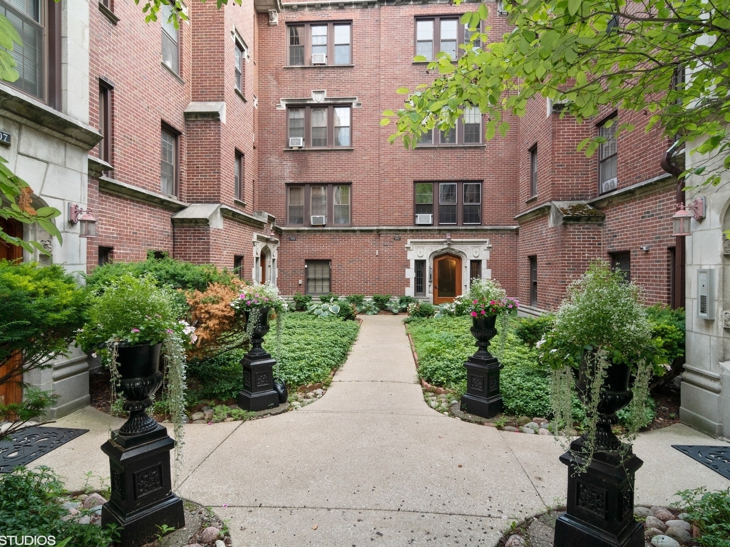 Property Photo: 1109 Holley Court 114 IL 60301