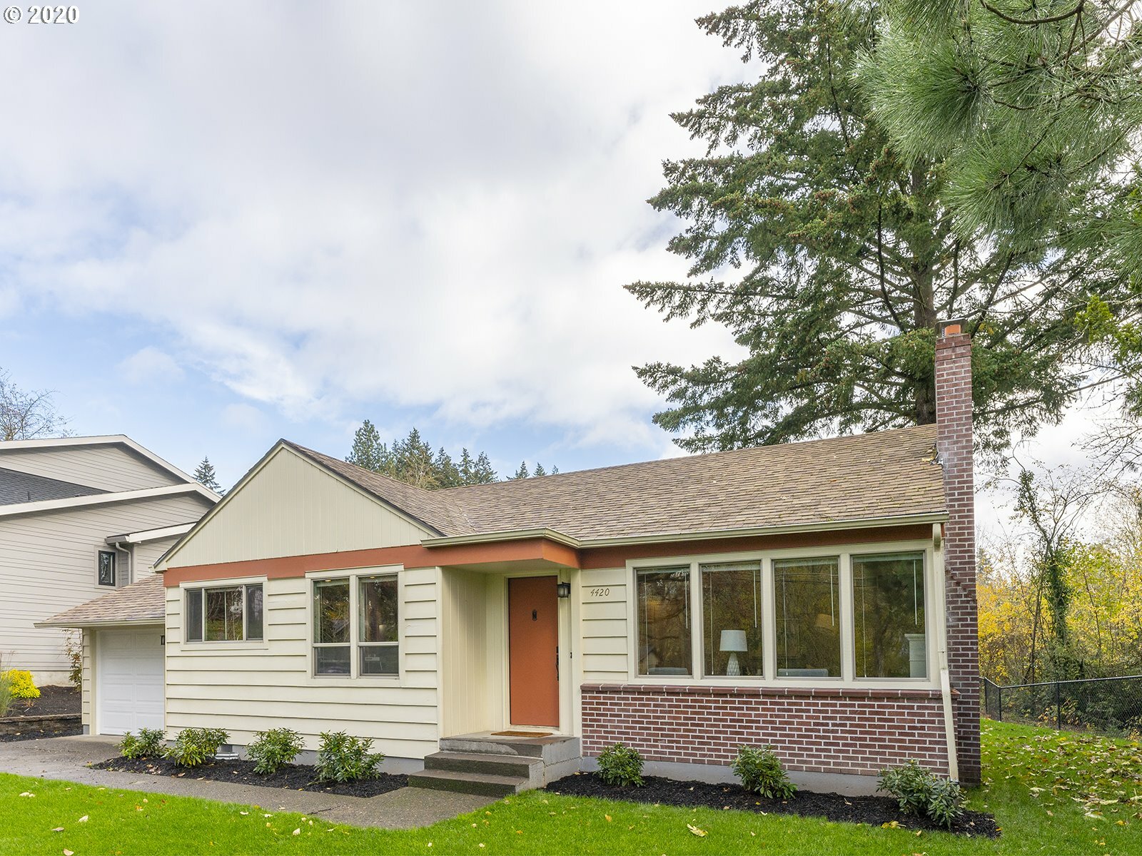 Property Photo:  4420 SW 103rd Ave  OR 97005 