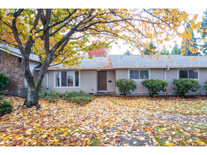 9276 SW Wilshire St  Portland OR 97225 photo