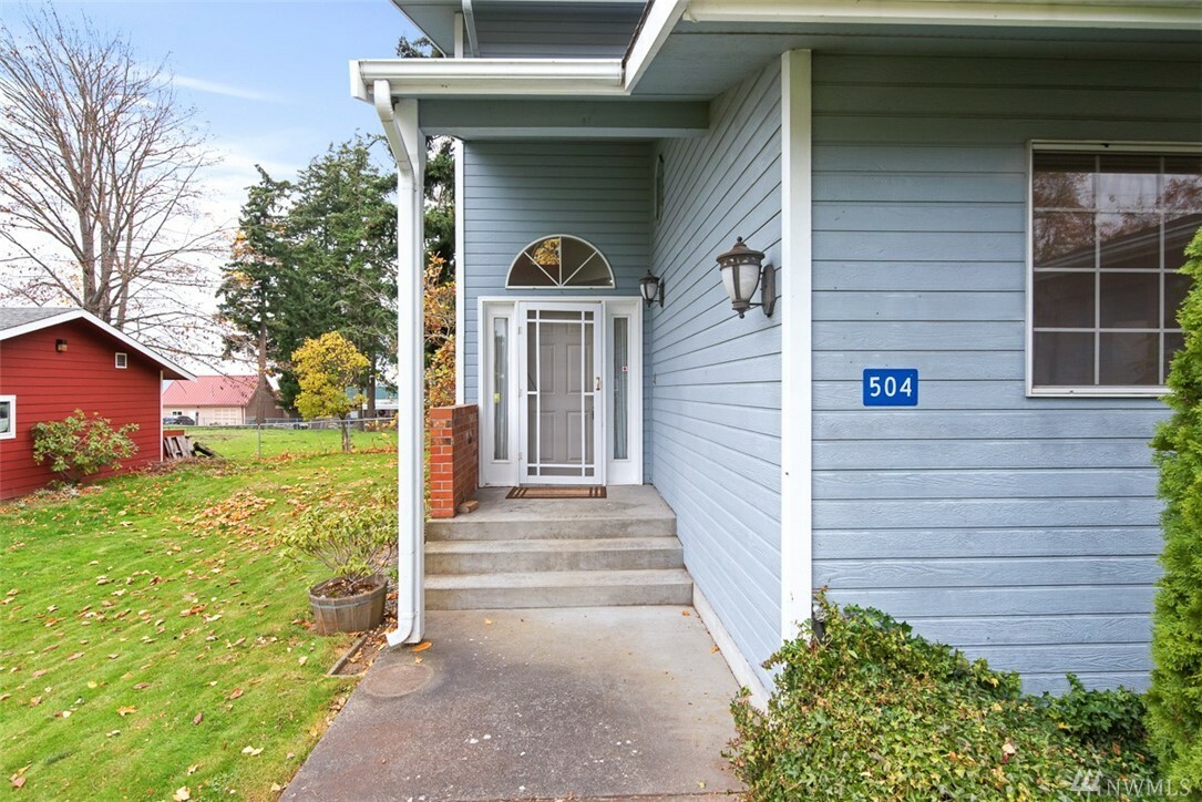 Property Photo:  504 Hillcrest Dr  WA 98221 