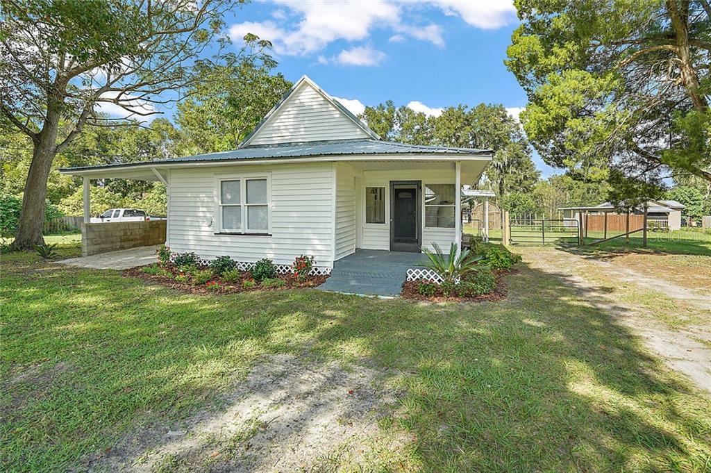 Property Photo: 509 Barwick Street FL 34785