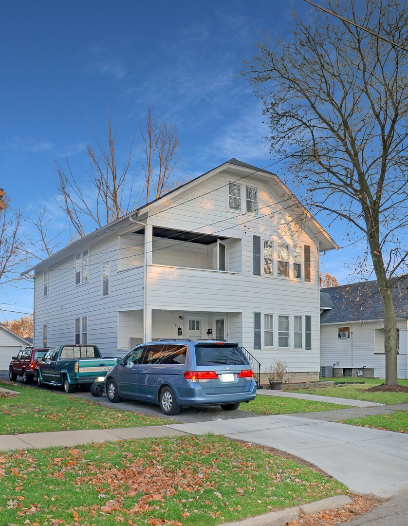 Property Photo: 904 Lafayette Street IL 60505