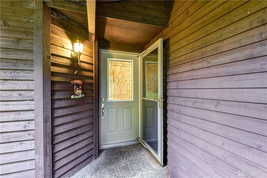 Property Photo:  22320 Echo Lake Rd  WA 98296 