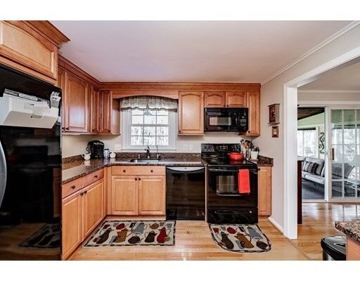 Property Photo:  33 Woodlawn Dr  MA 01566 