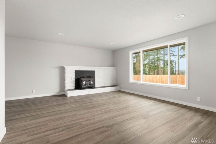 Property Photo: 1571 NE 7th Ct WA 98277