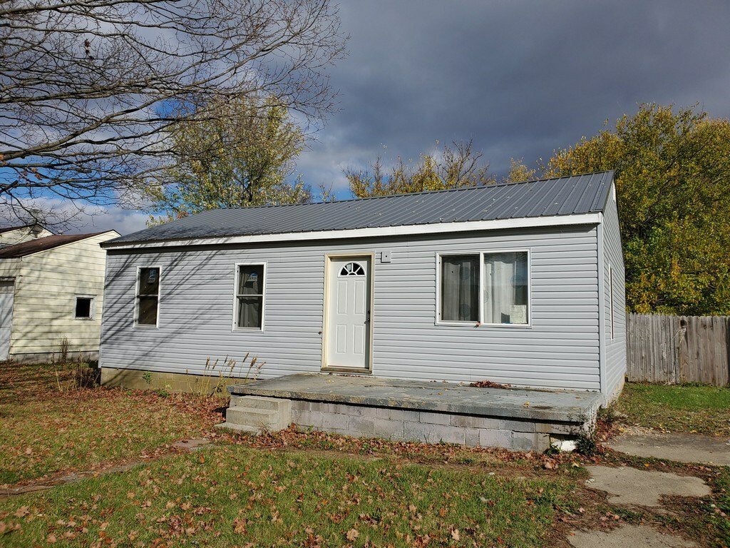 Property Photo:  830 N 16th Street  IN 47362-4144 