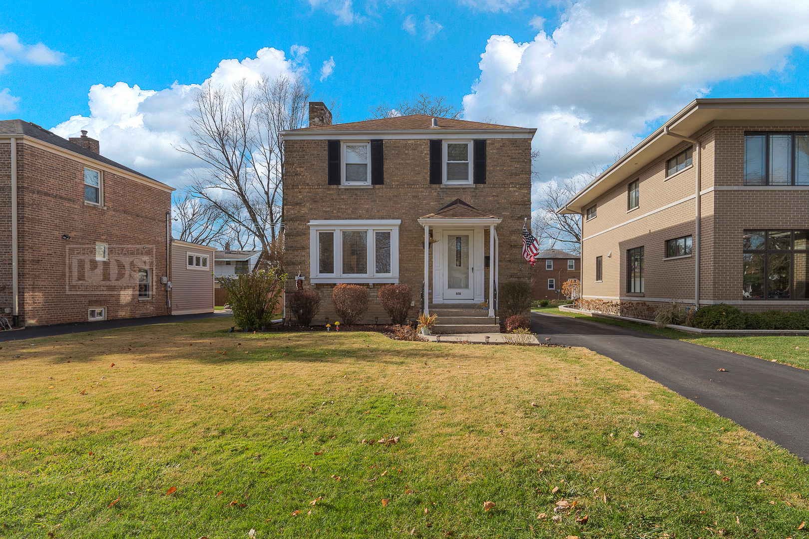 Property Photo:  616 S 10th Avenue  IL 60525 