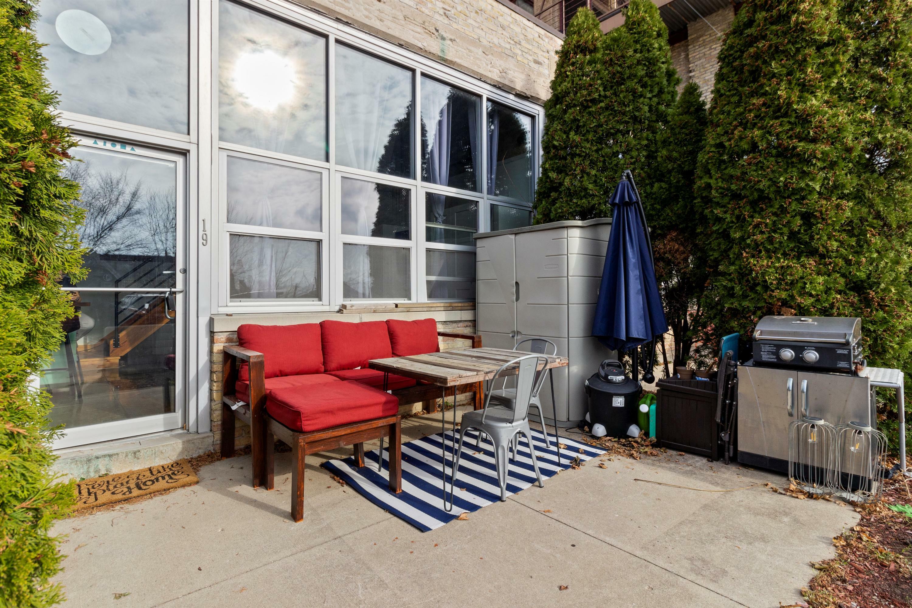 Property Photo:  215 W Maple St 19  WI 53204 