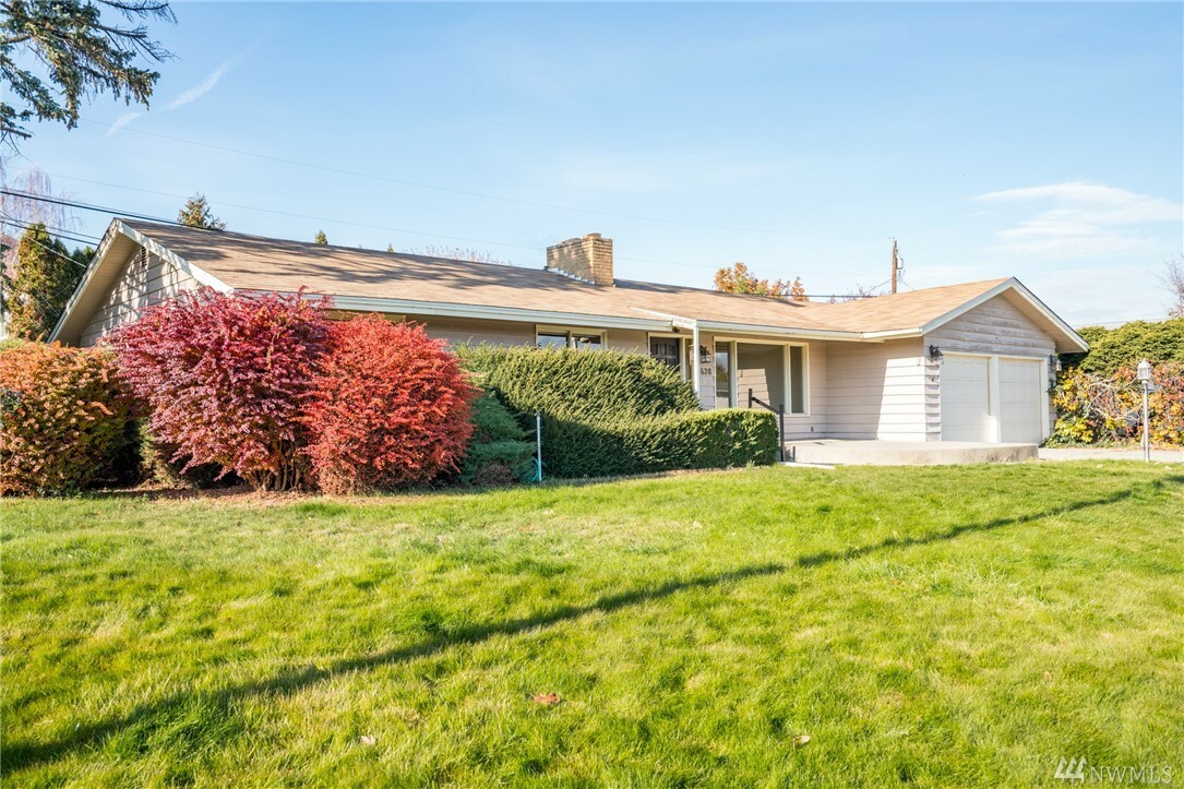 Property Photo:  628 Marian Ave  WA 98801 