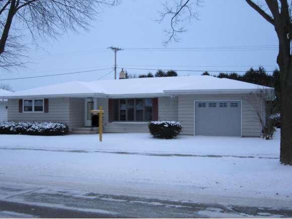 Property Photo:  209 N Roger St  WI 54136-1227 