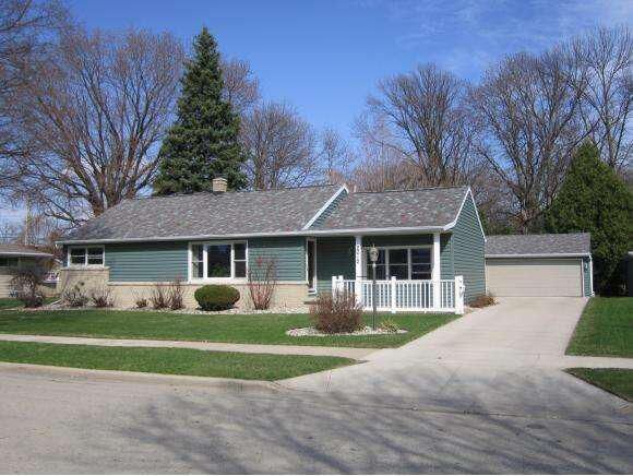 Property Photo: 2012 S Greenview St WI 54915-4825